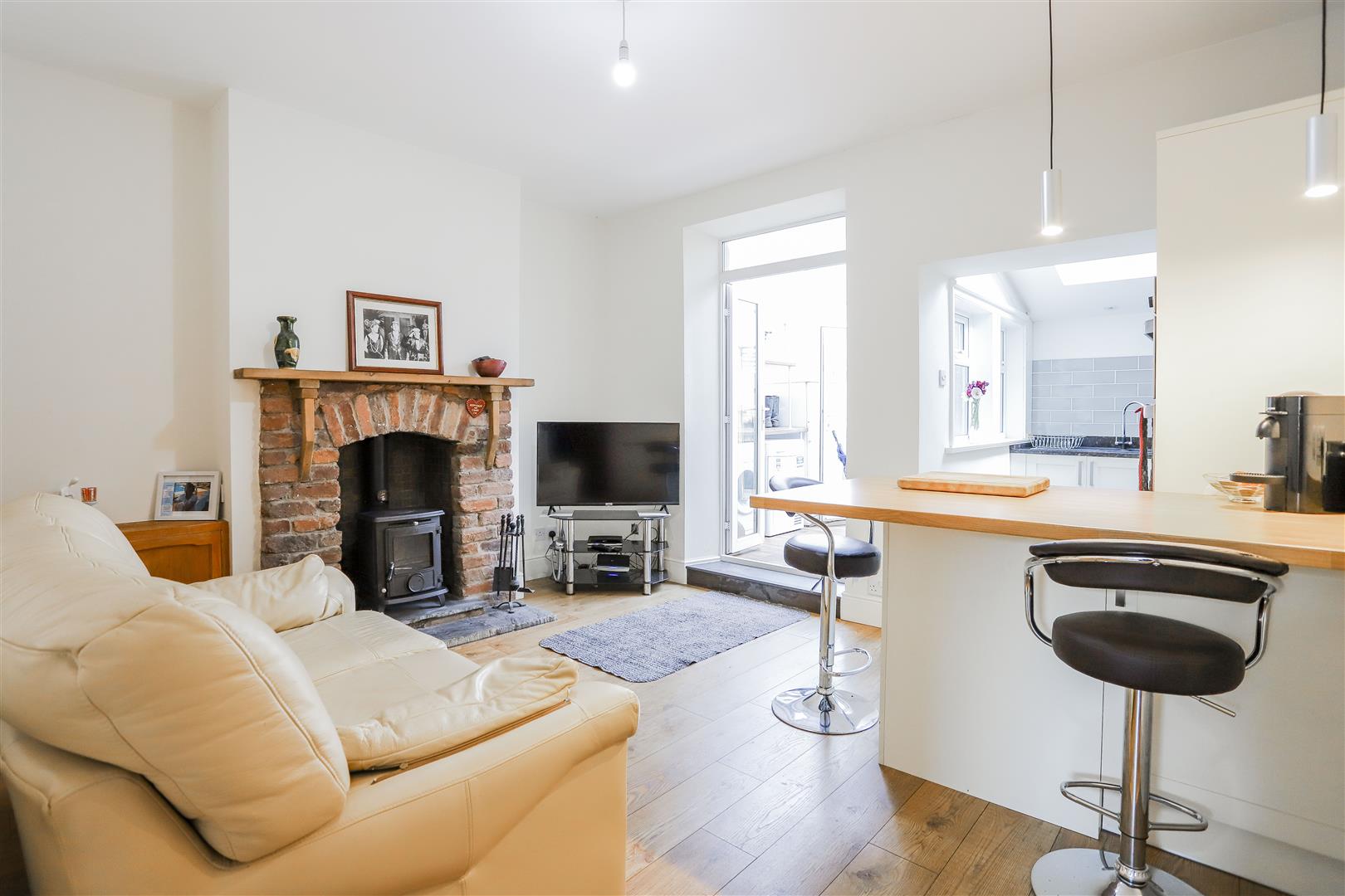 3 Bed Mid Terrace House For Sale - Main Image